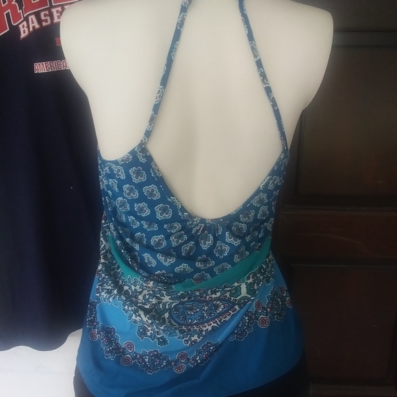 NWT Tank top with criss cross back - Picture 2 of 4